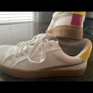 Women’s size 8 shoes